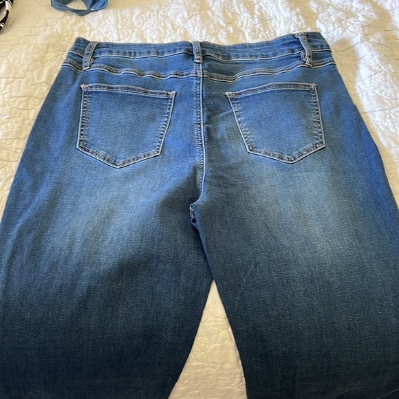 Tall 37 inseam Alloy Apparel Jeans Size 20 Boot Cut Jeans 5 pockets Stretchy EUC - Picture 3 of 9